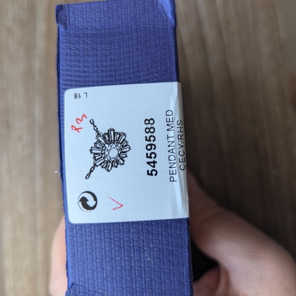 Swarovski sunshine necklace - Picture 3 of 3